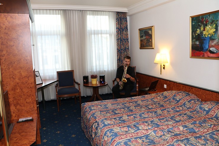Populārākais latvietis no Itālijas un dziedātājs Roberto Meloni iegūst 26.09.2016 savu numuru Vecrīgas četru zvaigžņu viesnīcā «Hotel Roma» 184751