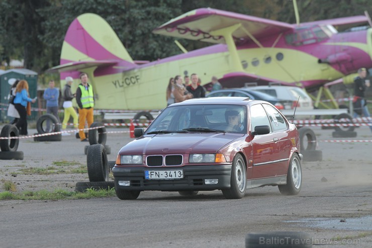 Spilves rudens kausa izcīņā ir iespējams startēt gan ar ikdienas, gan sporta auto, ļaujot ikvienam interesantam izbaudīt ātrumu un adrenalīnu drošā vi 184845