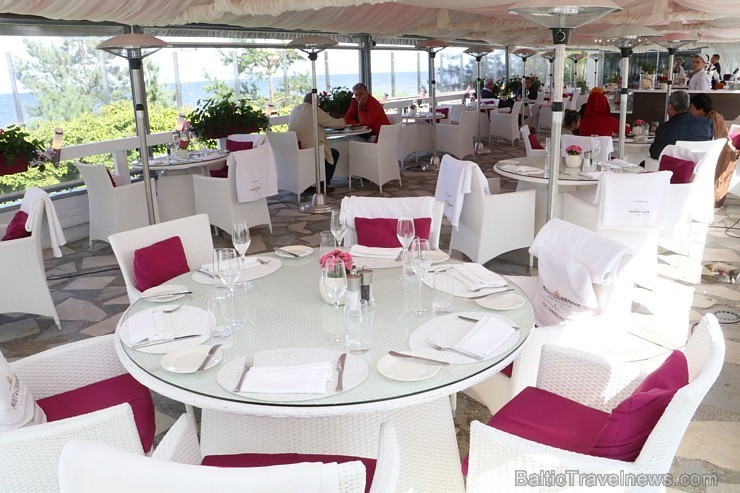 Diplomi «Populārākā vasaras restorāna terase 2016» ir atraduši savus adresātus - 3.vieta - Jūrmalas viesnīcas Baltic Beach Hotel terase «Seafood & Oys 185371