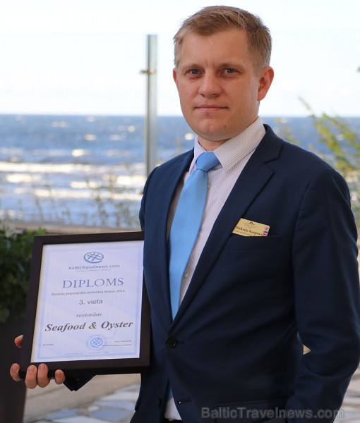 Jūrmalas viesnīcas Baltic Beach Hotel restorānu vadītājs Aleksejs Karpovs ar diplomu «Populārākā vasaras restorāna terase 2016» 185375