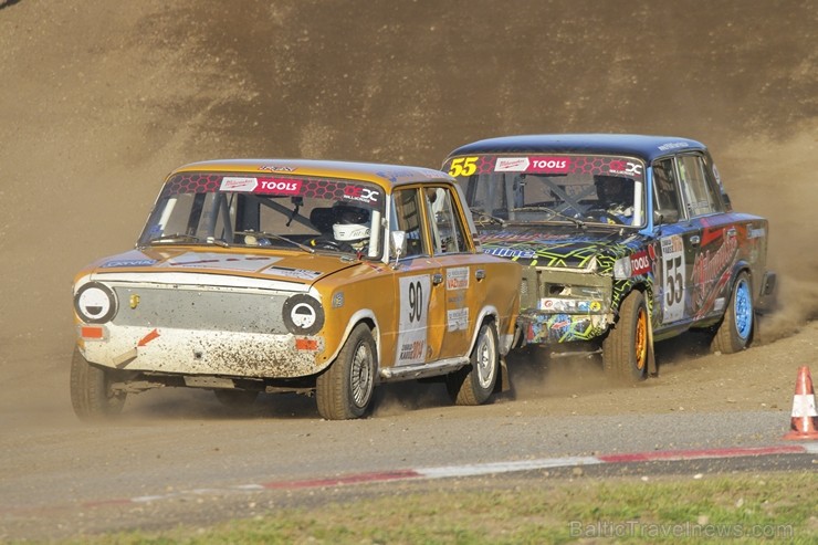 Ar pārsteigumiem un bagātām cīņām sporta kompleksā «333» noslēdzas Latvijas rallijkrosa sezona 185930