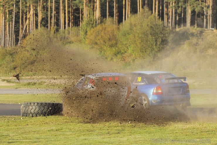 Ar pārsteigumiem un bagātām cīņām sporta kompleksā «333» noslēdzas Latvijas rallijkrosa sezona 185936