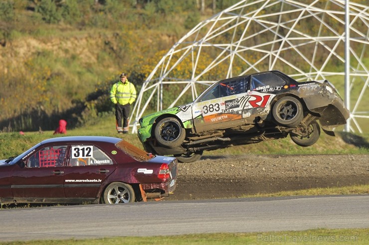 Ar pārsteigumiem un bagātām cīņām sporta kompleksā «333» noslēdzas Latvijas rallijkrosa sezona 185937