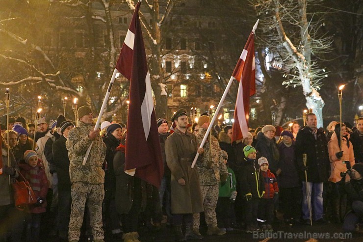 Lāčplēša  dienā pie Brīvības pieminekļa pulcējas Latvijas patrioti ar lāpām 187657