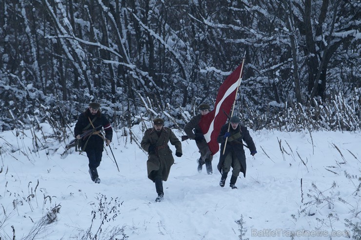 Travelnews.lv Zaķusalā vēro Latvijas brīvības cīņu kauju rekonstrukciju 187946