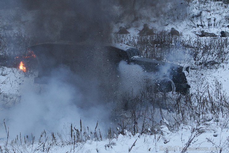 Travelnews.lv Zaķusalā vēro Latvijas brīvības cīņu kauju rekonstrukciju 187950