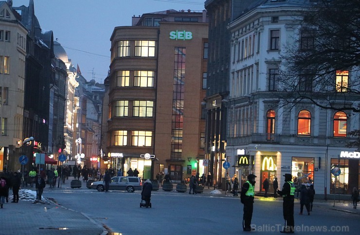 Par godu Latvijas dzimšanas dienai Travelnews.lv veic 97 apļus ap Brīvības pieminekli 188002