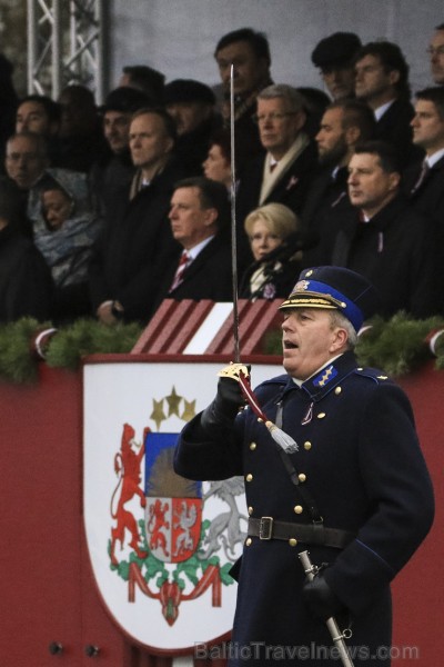 Ar militāru parādi Latvijas un sabiedroto bruņotie spēki godina Latvijas valsts izveidošanu 188029