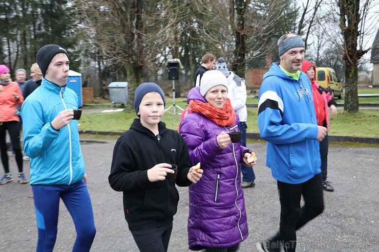 Latvijas dzimšanas dienu Rembate atzīmē ar 3 un 10 km skrējienu 
Foto atbalsts: Pulsometrs.lv 188128