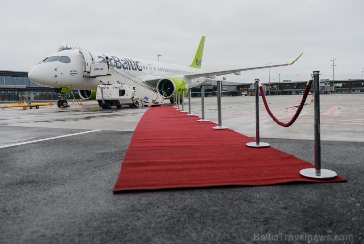 AirBaltic veic pirmo demo lidojumu virs latvijas ar jauno Bombardier CS300 lidmašīnu 189169