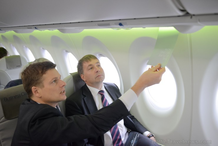 AirBaltic veic pirmo demo lidojumu virs latvijas ar jauno Bombardier CS300 lidmašīnu 189173