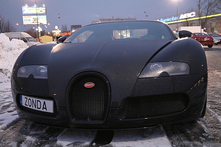 Vairāk nekā vienu miljonu vērtais «Bugatti Veyron» nespēj iziet tehnisko apskati Rīgā, jo šīm vairāk nekā 1000 zirgspēku jaudīgajam modelim no ražotāj 189930