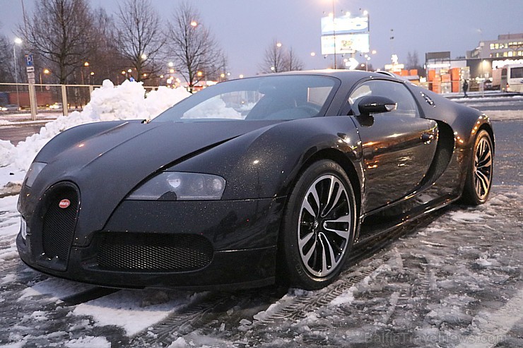 Vairāk nekā vienu miljonu vērtais «Bugatti Veyron» nespēj iziet tehnisko apskati Rīgā, jo šīm vairāk nekā 1000 zirgspēku jaudīgajam modelim no ražotāj 189937