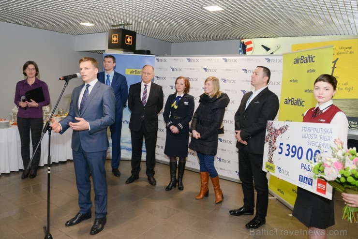 Rīgā ierodās «airBaltic» pasažiere, uzstādot jaunu rekordu - 5390000 apkalpotu klientu 190740