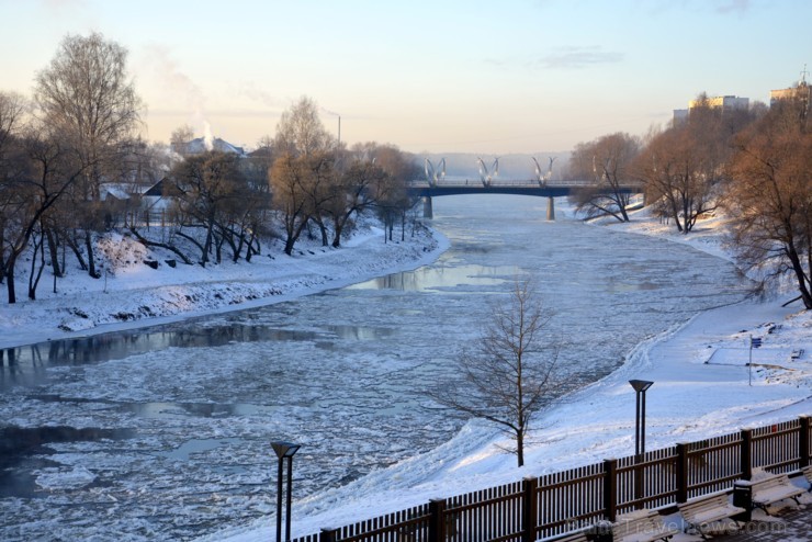 Valmiera ar Gauju līkumotu - pilsētas iedzīvotājus priecē skaisti un sniegoti skati 191077