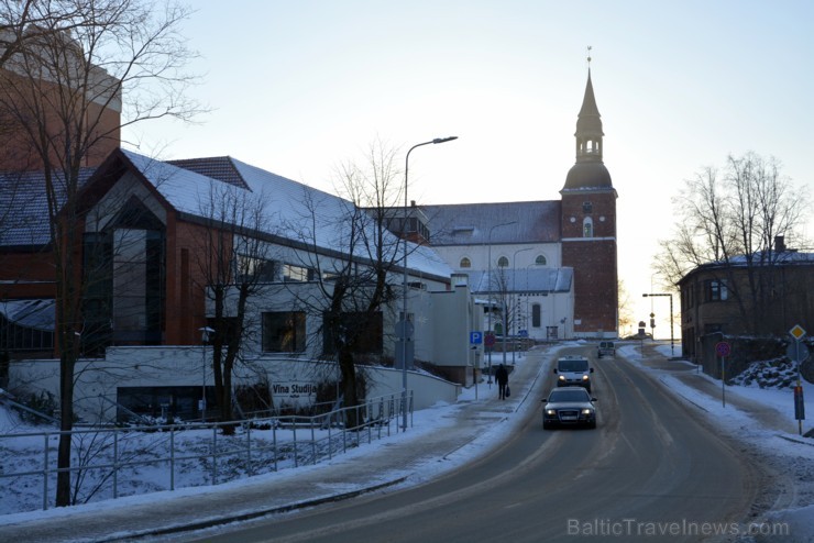 Valmiera ar Gauju līkumotu - pilsētas iedzīvotājus priecē skaisti un sniegoti skati 191088