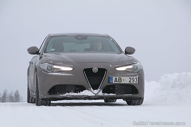 Travelnews.lv redakcija 3 dienas apceļo Vidzemi ar jauno Alfa Romeo Giulia 2.2 180 MJet AT Super 191130