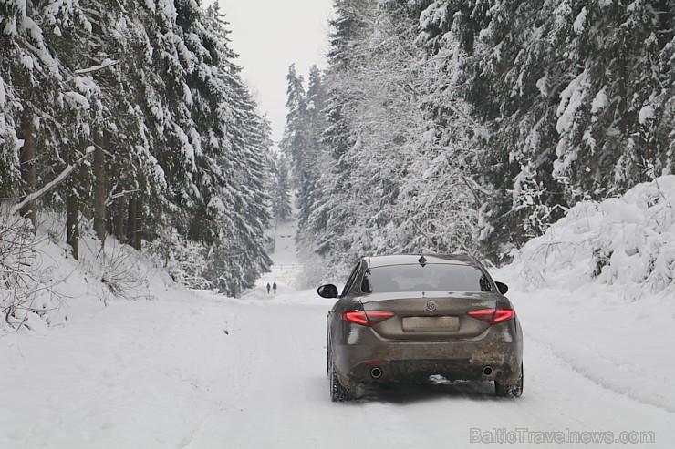 Travelnews.lv redakcija 3 dienas apceļo Vidzemi ar jauno Alfa Romeo Giulia 2.2 180 MJet AT Super 191136