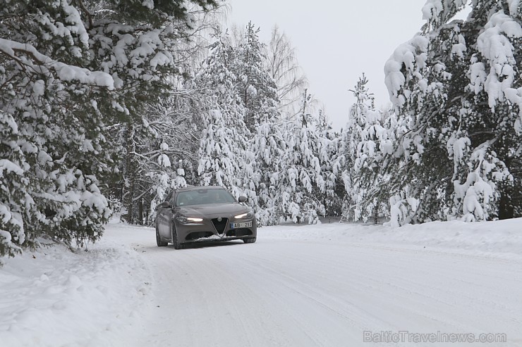 Travelnews.lv redakcija 3 dienas apceļo Vidzemi ar jauno Alfa Romeo Giulia 2.2 180 MJet AT Super 191137