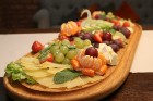 Jūrmalā omulīgā atmosfērā 13.01.2017 atver jaunu azerbaidžāņu virtuves restorānu «Centrs Jūrmala», kas atrodas Jūras ielā 61 1