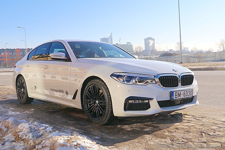 Rīta brokastu gaisotnē Travelnews.lv iepazīst jaunos BMW 5.sērijas modeļus 192577