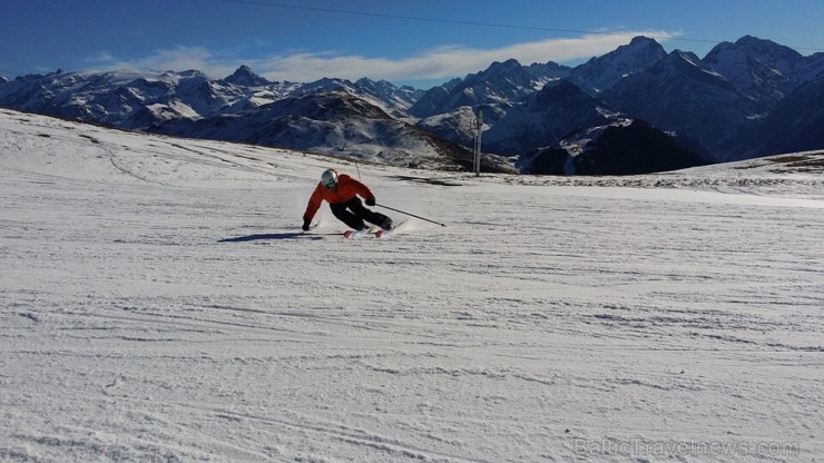 Gūsti iedvesmu slēpošanas brīvdienām - aplūko varenos Alpu kalnus! 193235