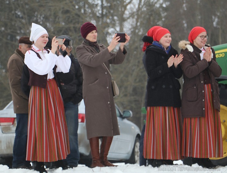 Dagdas hipodromā sacenšas ātrākie Latgales un Lietuvas zirgi 193382