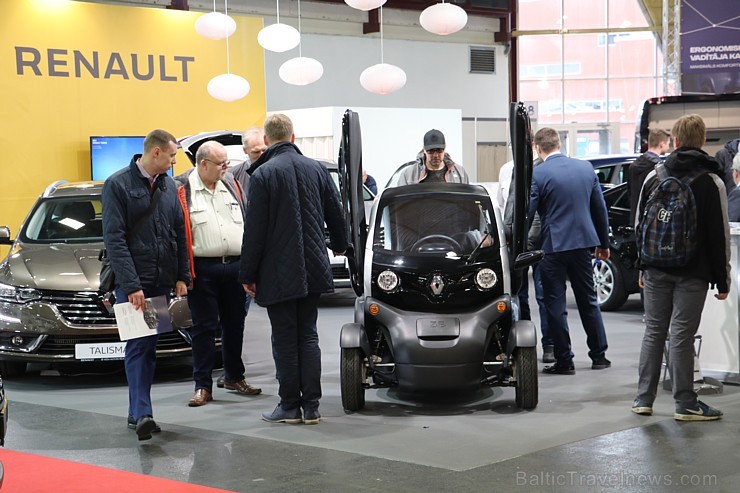 Ķīpsalas izstādē «Auto 2017» prezentējas miljonu vērtais Betmena auto 194814