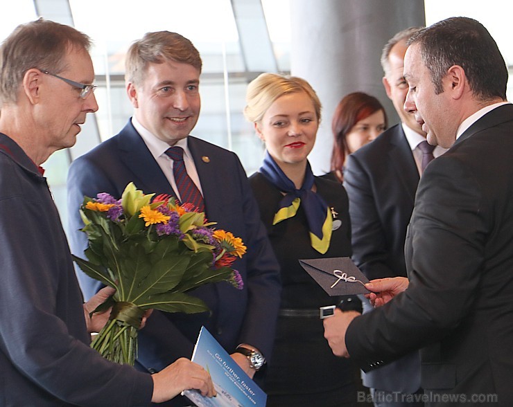 Starptautiskā lidosta «Rīga» sagaida 19.04.2017 pasažieri no Zviedrijas ar numuru 60 000 000 195565