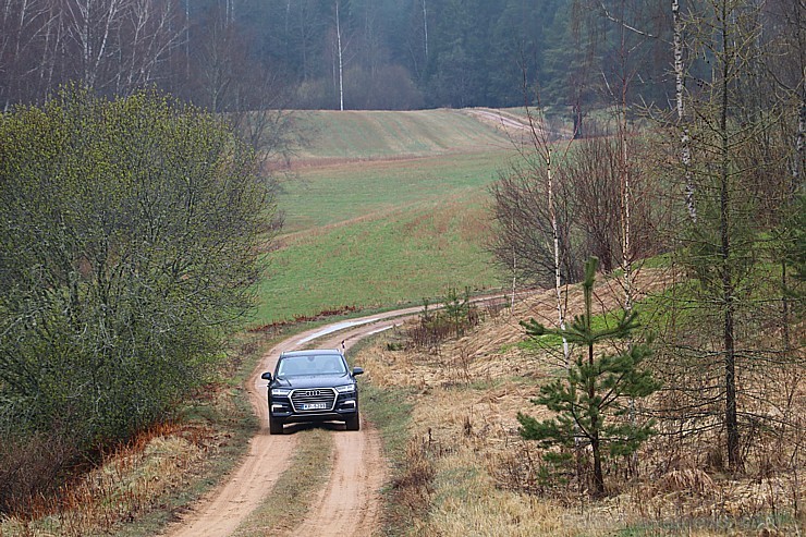 Travelnews.lv redakcija maija svētkos ar jauno un jaudīgo «Audi Q7 e-tron» apceļo Latgali 196831