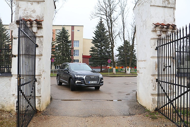 Travelnews.lv redakcija maija svētkos ar jauno un jaudīgo «Audi Q7 e-tron» apceļo Latgali 196845