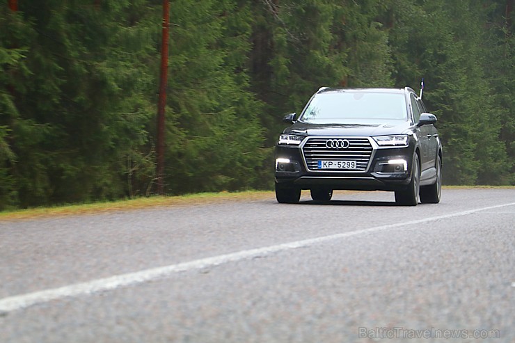 Travelnews.lv redakcija maija svētkos ar jauno un jaudīgo «Audi Q7 e-tron» apceļo Latgali 196850