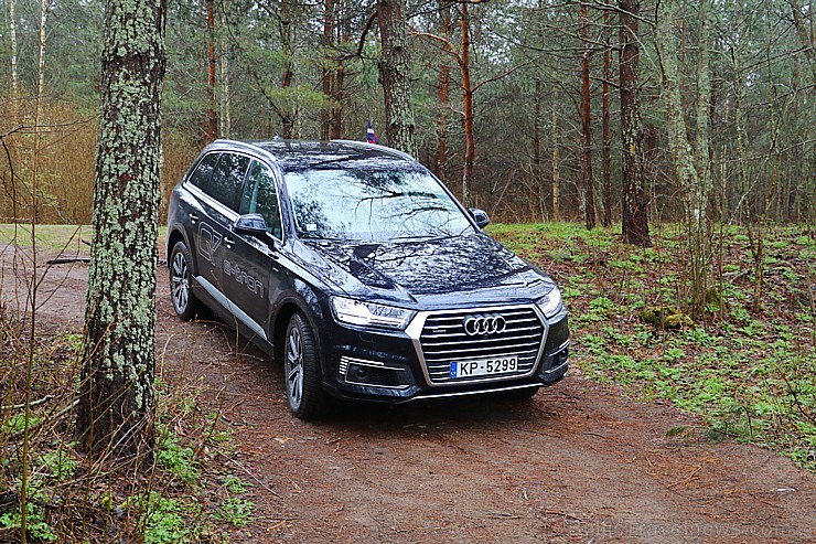 Travelnews.lv redakcija maija svētkos ar jauno un jaudīgo «Audi Q7 e-tron» apceļo Latgali 196858