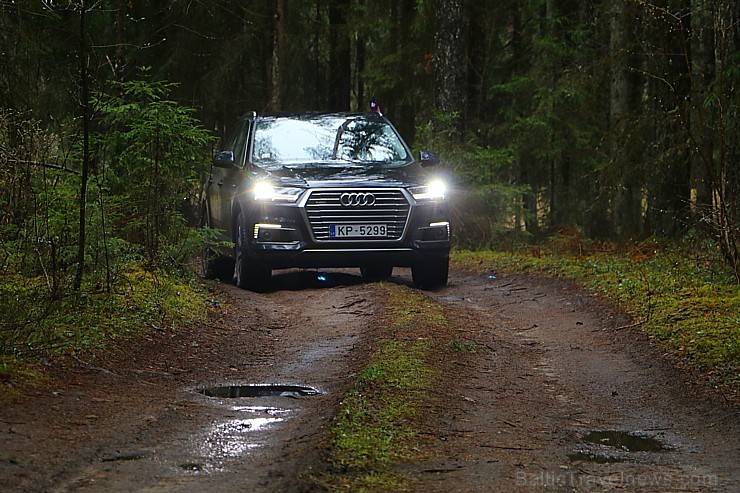 Travelnews.lv redakcija maija svētkos ar jauno un jaudīgo «Audi Q7 e-tron» apceļo Latgali 196859