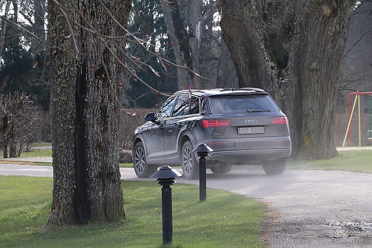 Travelnews.lv ar jauno «Audi Q7 e-tron» apceļo Vidzemi un atpūšas Dikļu pilī 196962