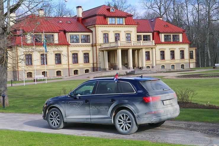 Travelnews.lv ar jauno «Audi Q7 e-tron» apceļo Vidzemi un atpūšas Dikļu pilī 196964