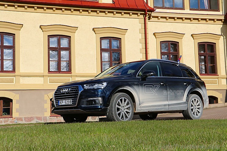 Travelnews.lv ar jauno «Audi Q7 e-tron» apceļo Vidzemi un atpūšas Dikļu pilī 197024