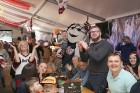 Hokeja fanu telts Pārdaugavā pie «Islande Hotel» sit augstu vilni Latvijas spēlēs 54