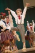 Ogres bērnu un jauniešu deju studija «Pīlādzītis» dejo pavasara koncertā 9
