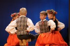 Ogres bērnu un jauniešu deju studija «Pīlādzītis» dejo pavasara koncertā 10