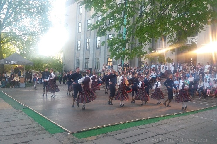 Tūrisma sezonu Liepājā uzsāk ar sauli, vēju, projekta 1836.lv  gājienu un Līvas ciema svētkiem 197939