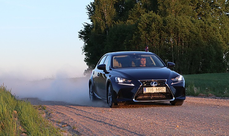 Travelnews.lv redakcija ar jauno «Lexus IS300H» apceļo Latgali un 4 dienās nobrauc 1000 km garu maršrutu 199133