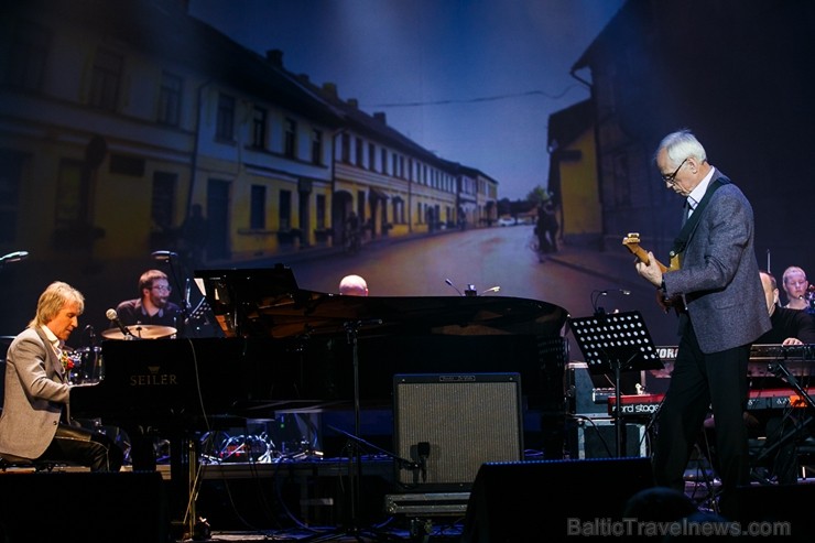 Aizvadīti trīs komponista un pianista Ulda Marhileviča mūzikas Jubilejas autorkoncerti 199185