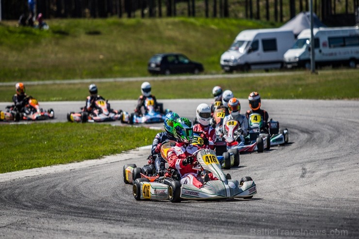 Rīgā «Rotax Nordic Challenge» spēkus mērījuši sporta kartingi 199226