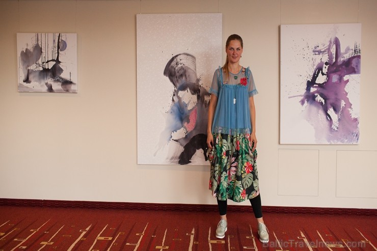 Viesnīcā «Radisson Blu Elizabete» atklāta Kristīnes Kutepovas mākslas darbu izstāde 200075