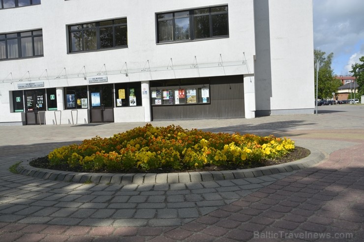 Valmiera tērpjas vasaras ziedu rotās 200883