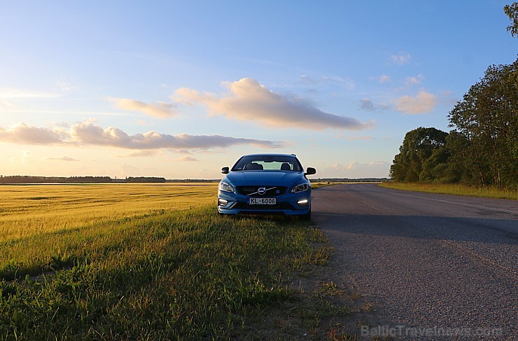 Travelnews.lv ceļo uz Jaunpili ar jauno un jaudīgo Volvo S60 Polestar 201123