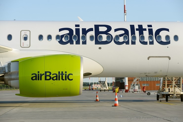 Lidosta «Rīga» un «Airbaltic» medijiem atrāda savu infrastruktūru un gaisa floti 202184