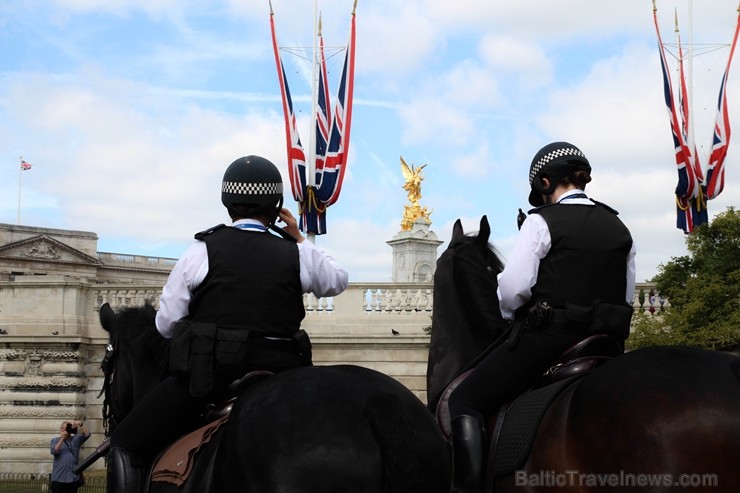 Latviešu tūristi viesojas vasarīgajā Londonā 202760