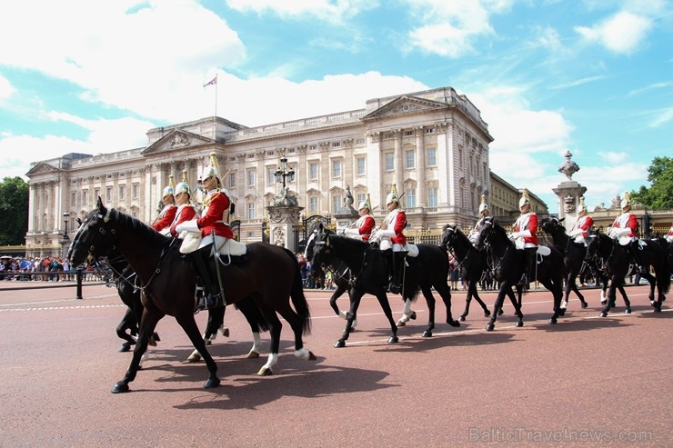 Latviešu tūristi viesojas vasarīgajā Londonā 202763